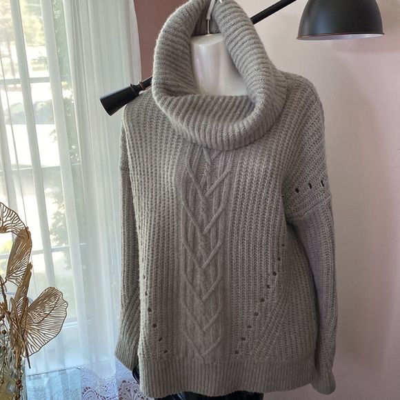 Banana Republic Grey Turtleneck Sweater - Picture 2 of 12